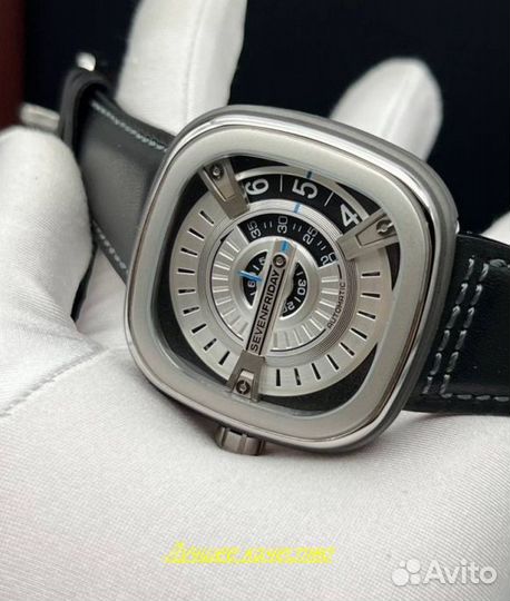 Красивые мужские часы SevenFriday