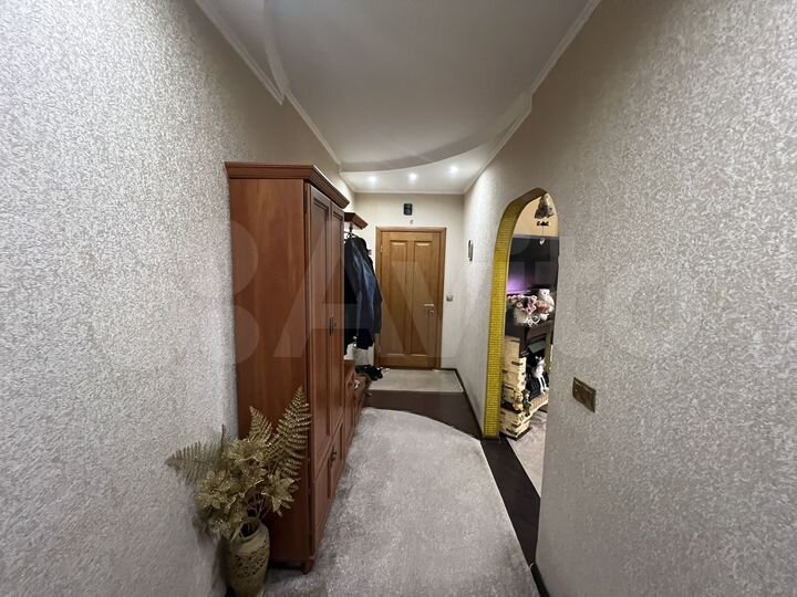 3-к. квартира, 67 м², 3/9 эт.