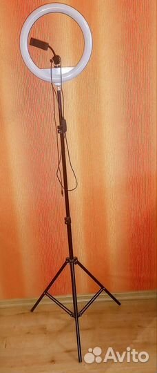 Кольцевая лампа со штативом
