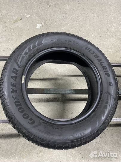 Goodyear UltraGrip 8 Performance 215/60 R16