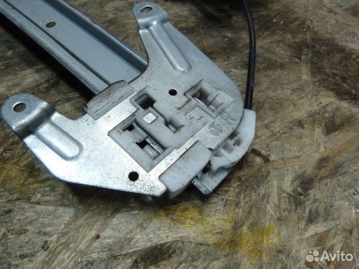 Стеклоподъемник механ. задний правый Nissan Almera