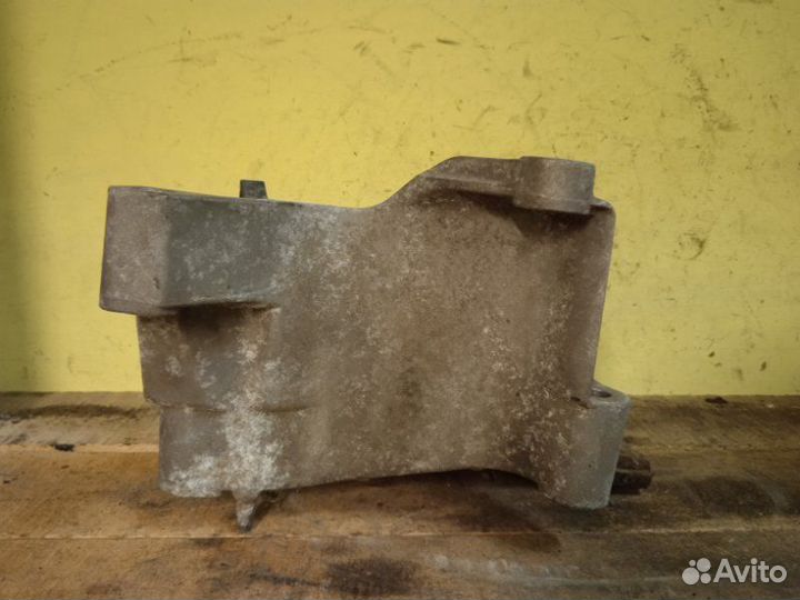 Опора двигателя Renault Laguna 3