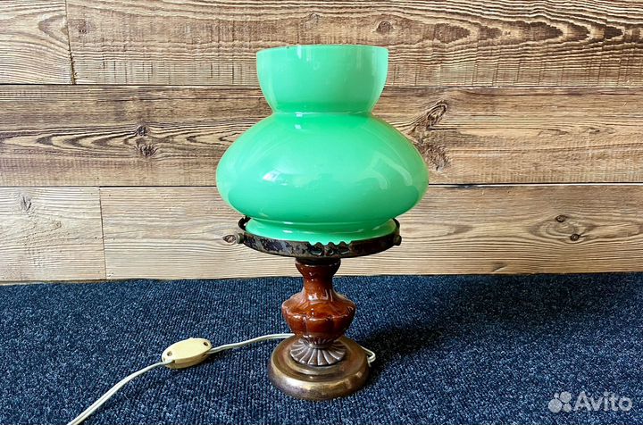 Настольная лампа