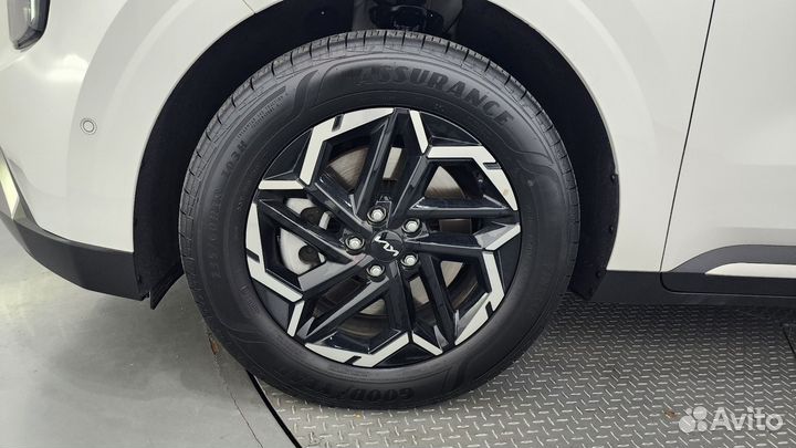 Kia Carnival 2.2 AT, 2024, 15 740 км