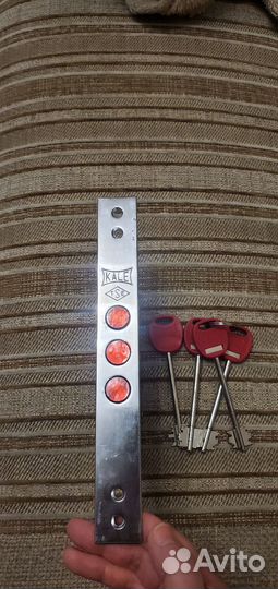 Замок дверной