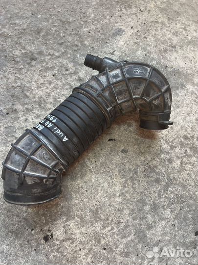 Патрубок воздушный Audi A4 B7 1.9tdi 2.0tdi