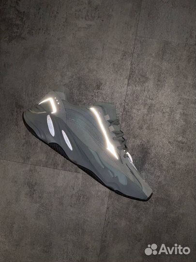 Кроссовки adidas yeezy boost 700