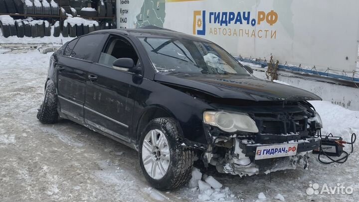 Обшивка стойки средней правой нижняя Volkswagen Pa