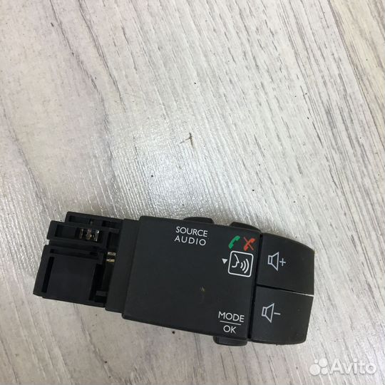 Кнопка многофункциональная Renault sandero stepway