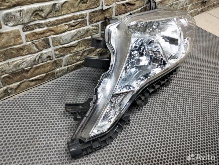 Фара левая Toyota Land Cruiser Prado