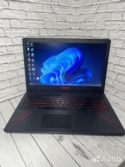 Игровой ноутбук Asus FX570U-DM148T
