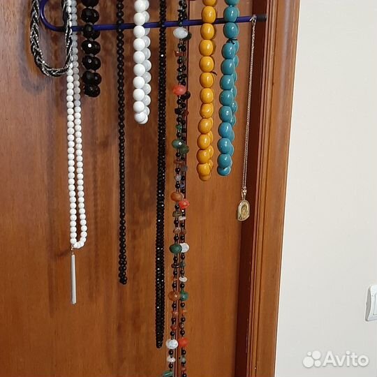 Бусы и другие украшения на шею