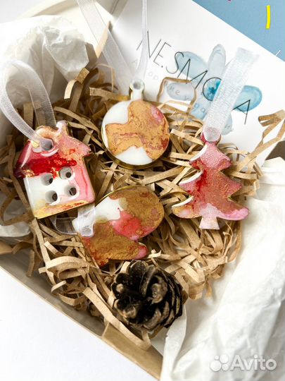 Набор елочных игрушек из смолы