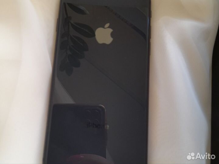 iPhone 8, 64 ГБ