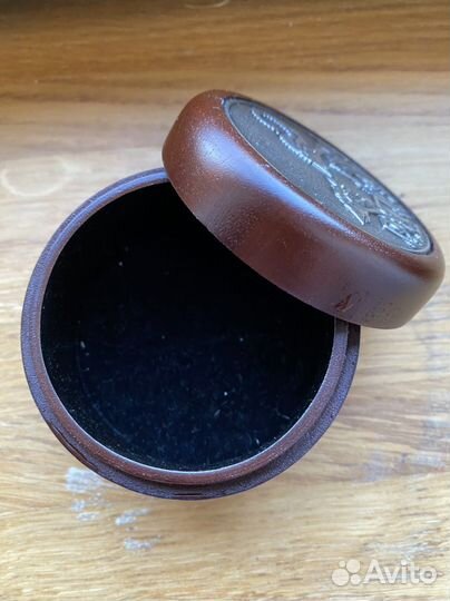 Деревянная шкатулка