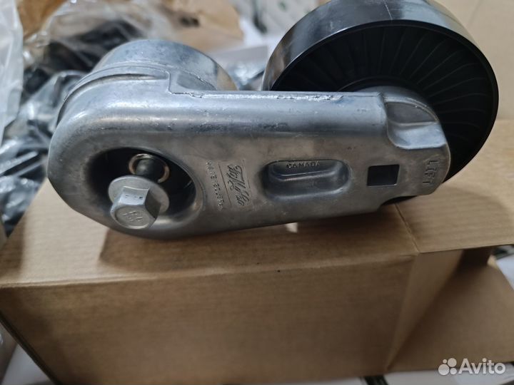 Lr035493/PQG500250 Натяжитель приводного ремня