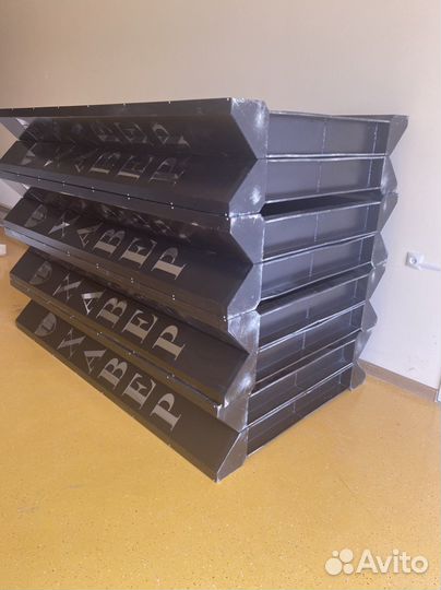 Стенды для входных дверей