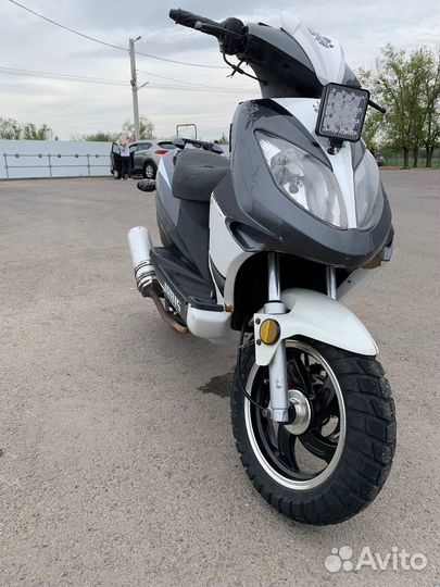 Продам скутер ирбис