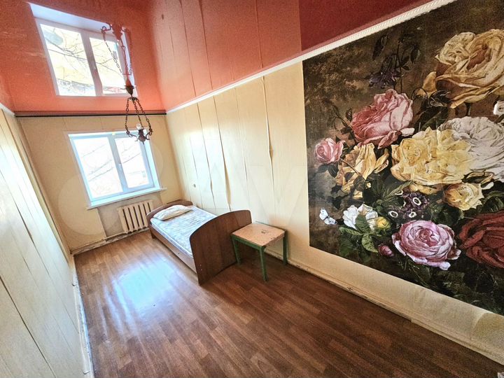 Комната 13 м² в 6-к., 3/3 эт.