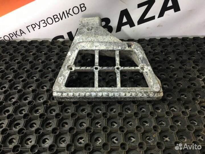 Кронштейн подножки левый Daf XF105, Daf XF95