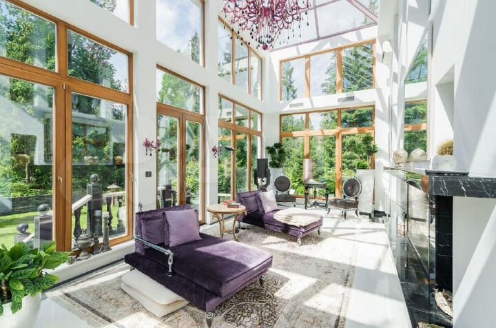 Коттедж 930 м² на участке 32 сот.