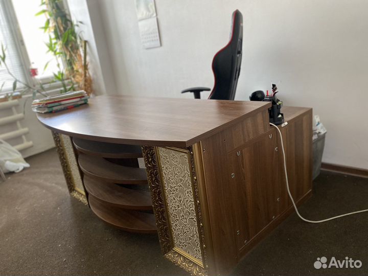 Письменный рабочий стол