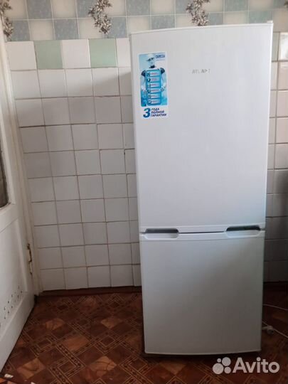Холодильник Атлант бу (почти не использовали)
