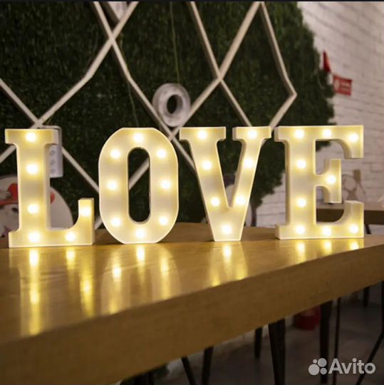 Светодиодная лампа в виде букв алфавита