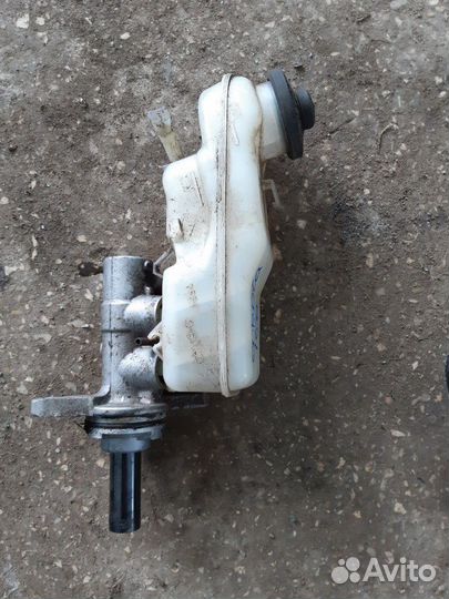 Главный тормозной цилиндр Toyota Corolla 150