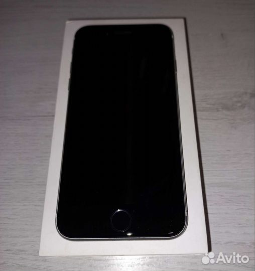 Телефон iPhone SE 2020