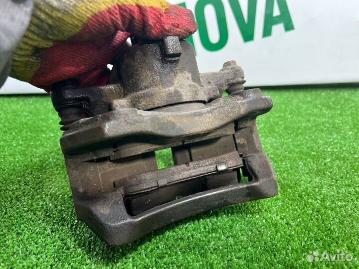 Суппорт тормозной передний правый Nissan Almera