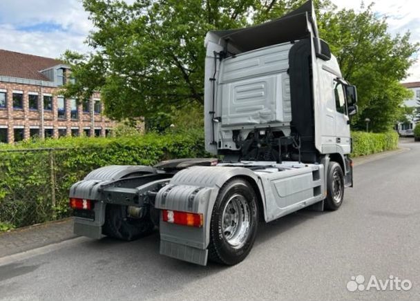 Pазбираем грузовик Mercedes-Benz Actros mpiii 2009