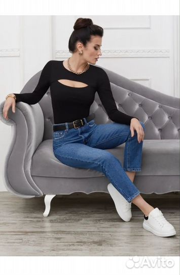 Кофта с вырезом