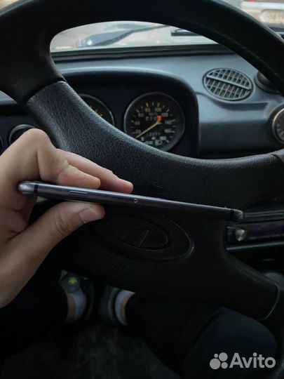 iPhone 8, 64 ГБ