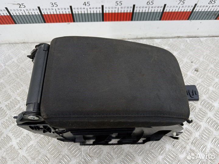 Подлокотник Volkswagen Scirocco 3