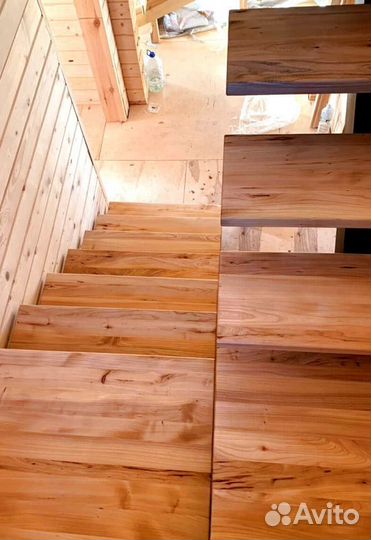 Металлические лестницы с поворотом