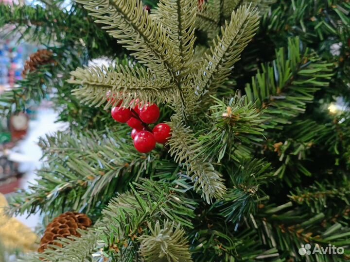 Елка искусственная с рябиной