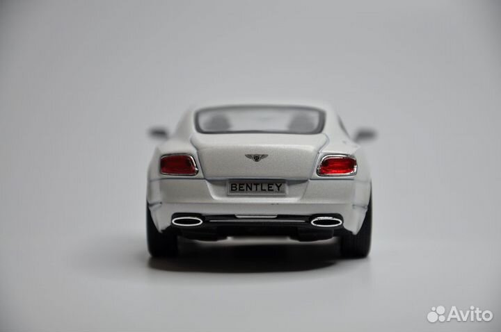 Модель автомобиля Bentley Continental GT металл