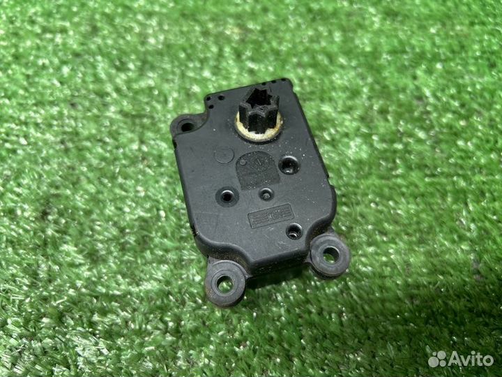 Моторчик заслонки печки Ford Focus 3