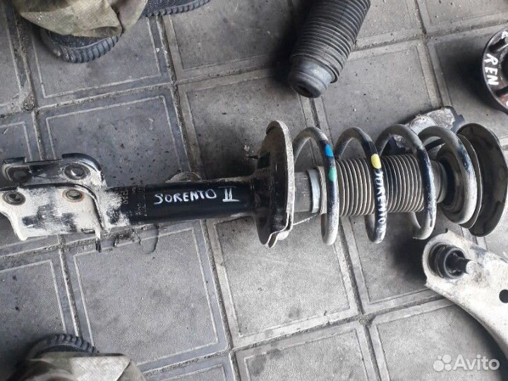 Стойка передняя правая Kia Sorento 2