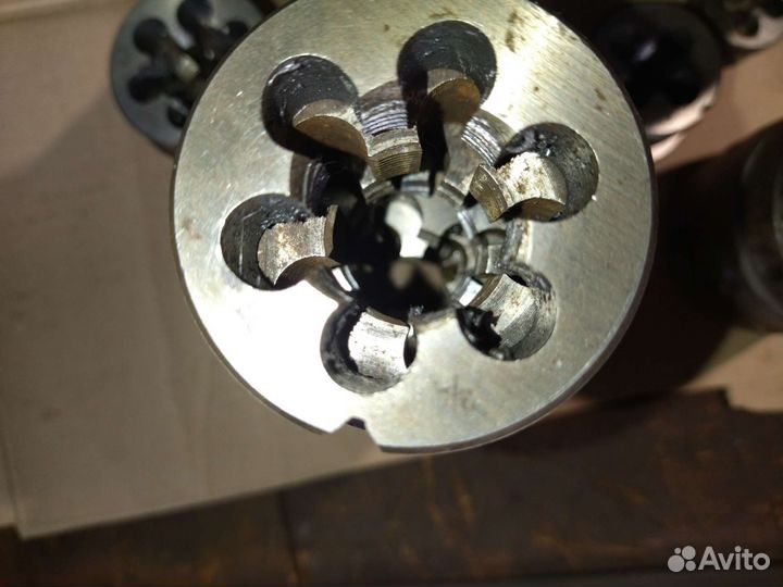 Метчики и плашки трубные