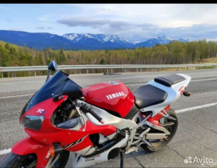 Yamaha r1 страдает пластик только малек