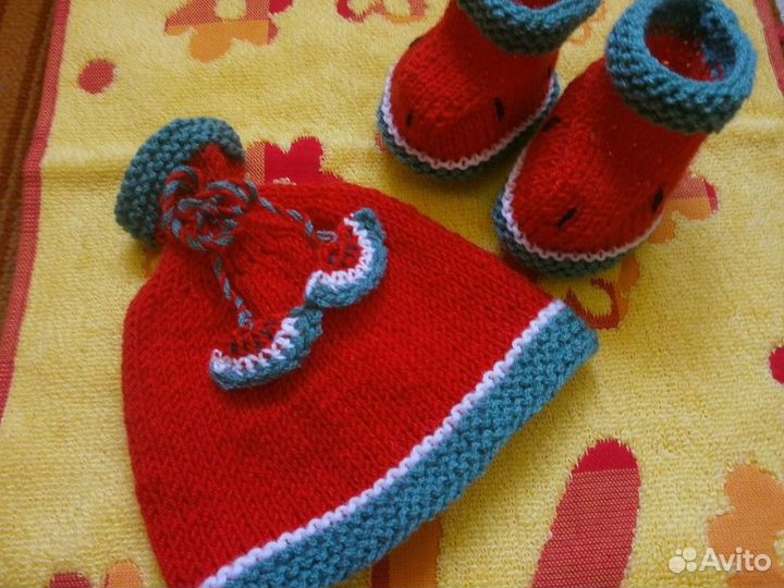 Продам комплекты, шапочки для малышей