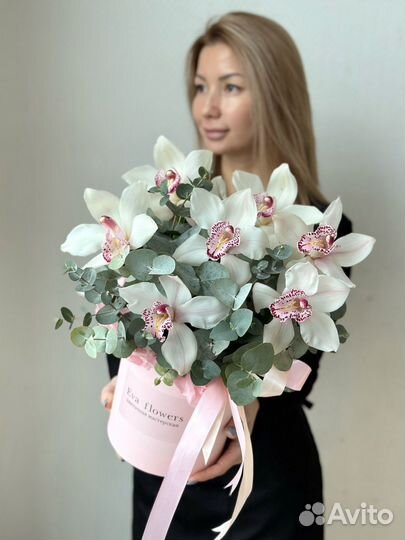Орхидеи с эвкалиптом в коробке макси