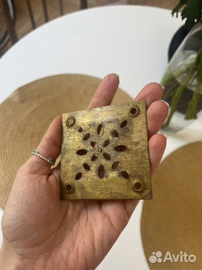 Латунная решетка для паркета