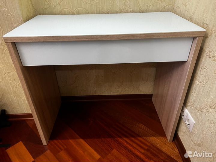 Письменный стол IKEA