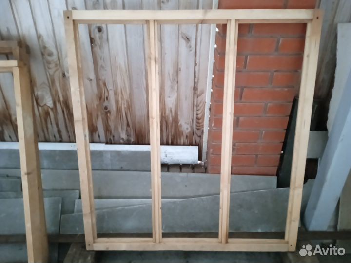Деревянная оконная рама