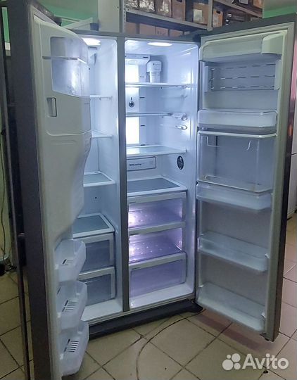 Холодильник Samsung