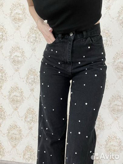 Джинсы трубы со стразами