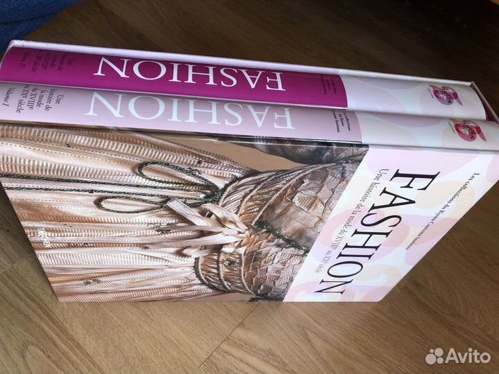 Книга история моды на франц. Fashion History